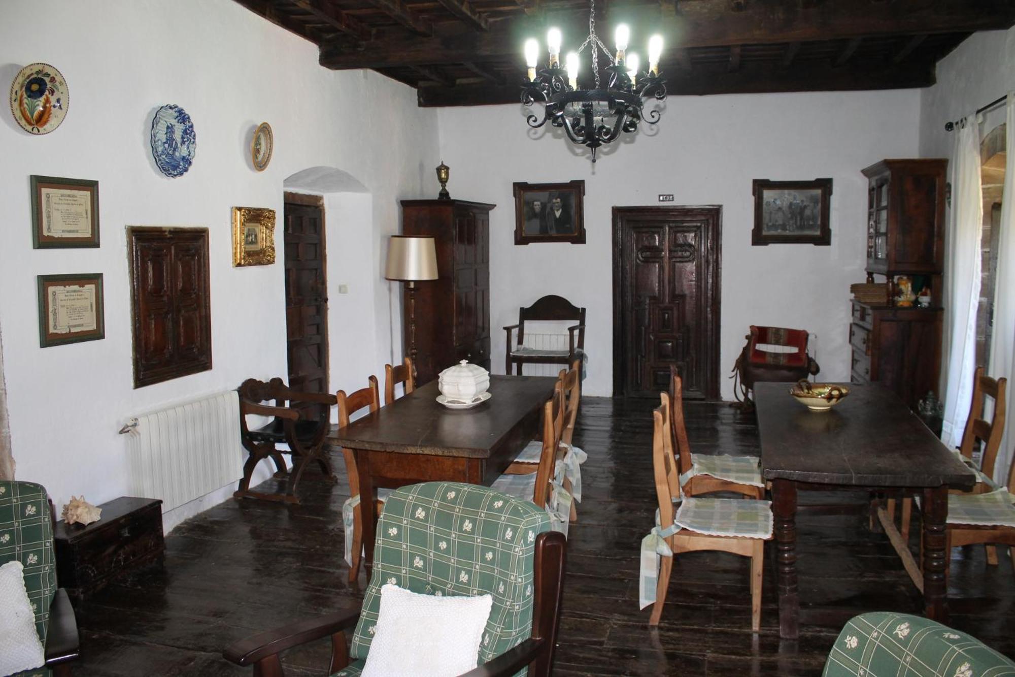 בית הארחה קוסגאיה 	Casona De Trevino מראה חיצוני תמונה