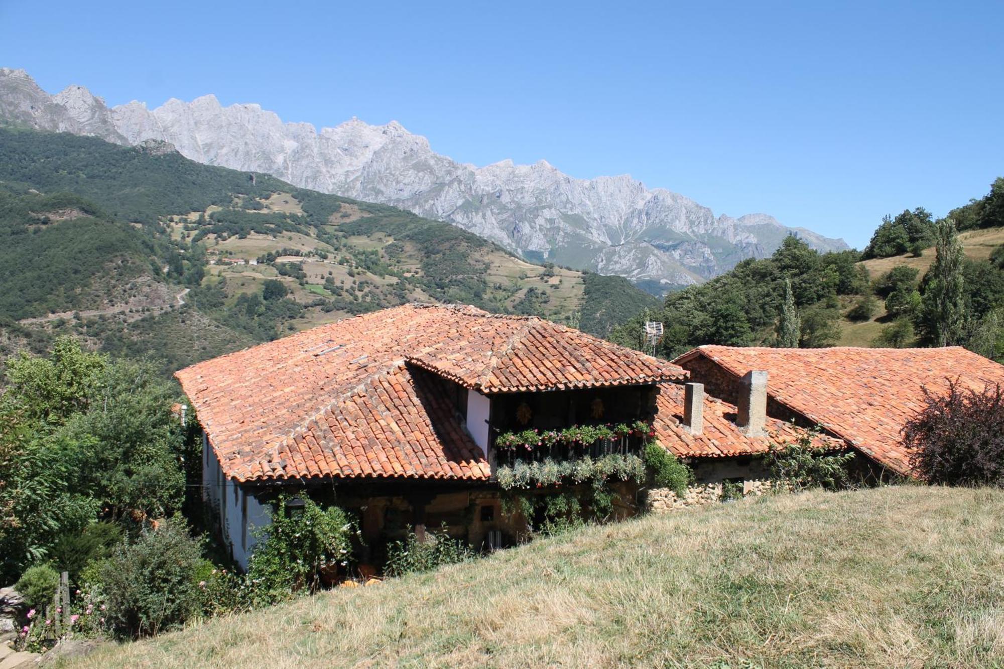 בית הארחה קוסגאיה 	Casona De Trevino מראה חיצוני תמונה