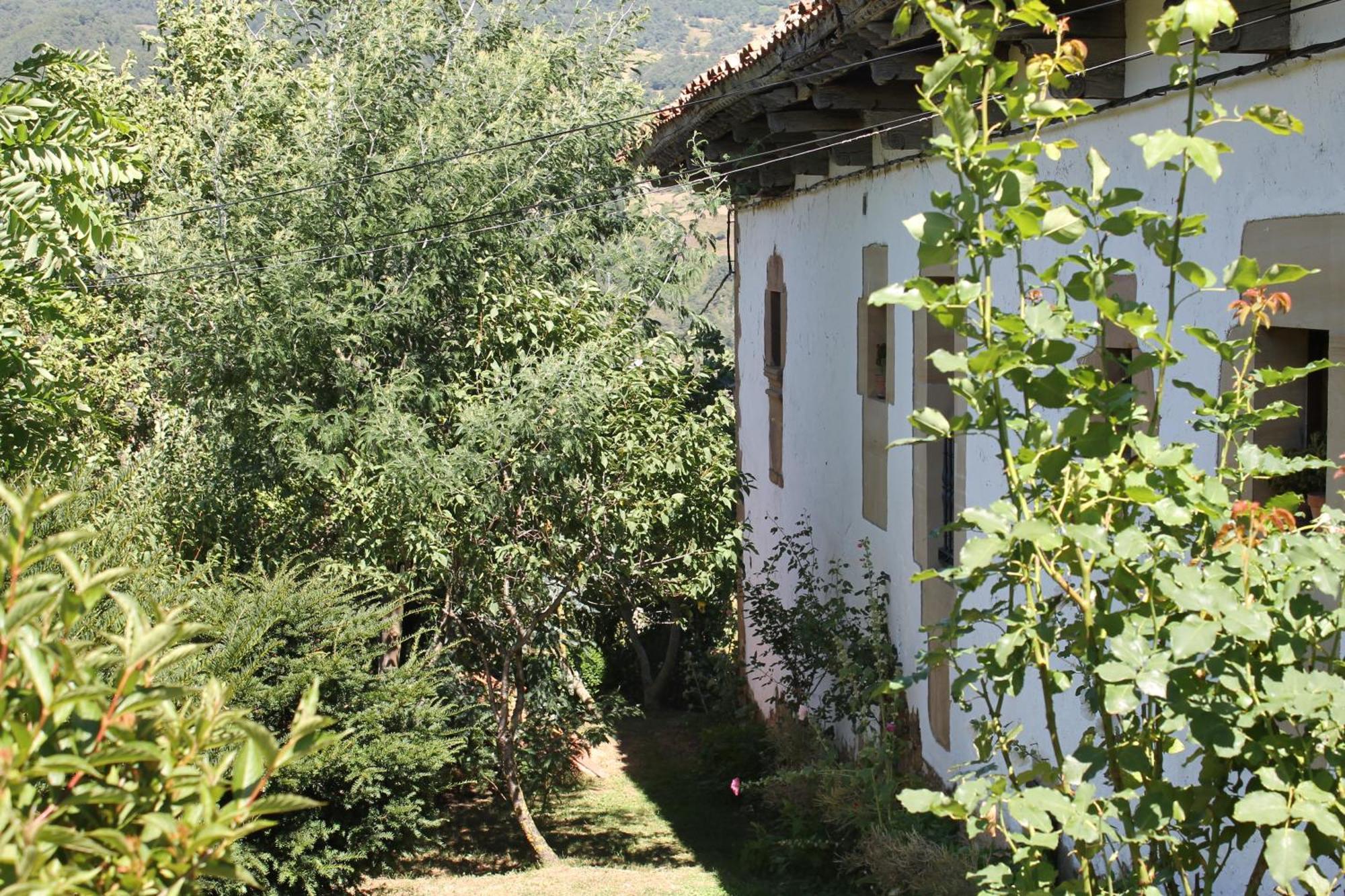 בית הארחה קוסגאיה 	Casona De Trevino מראה חיצוני תמונה